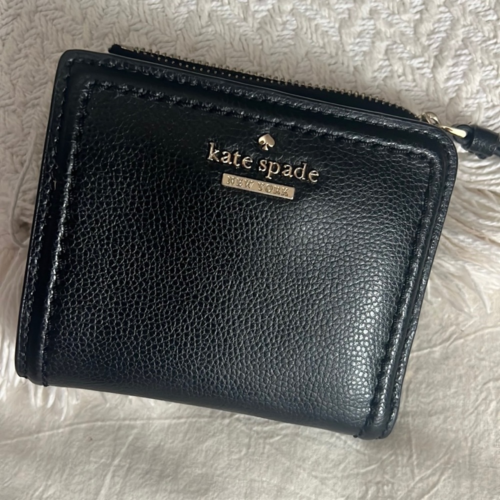LIKE BRAND NEW! Kate spade Staci black leather wallet.